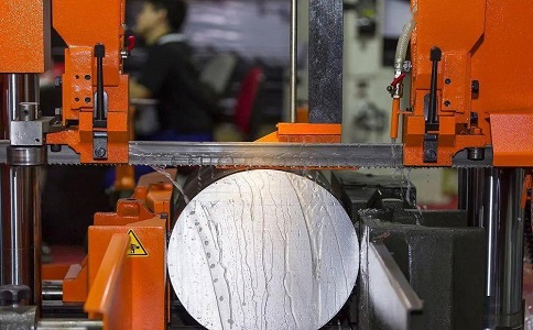 曾都立式金属带锯床切削出现跑带故障解决方法！